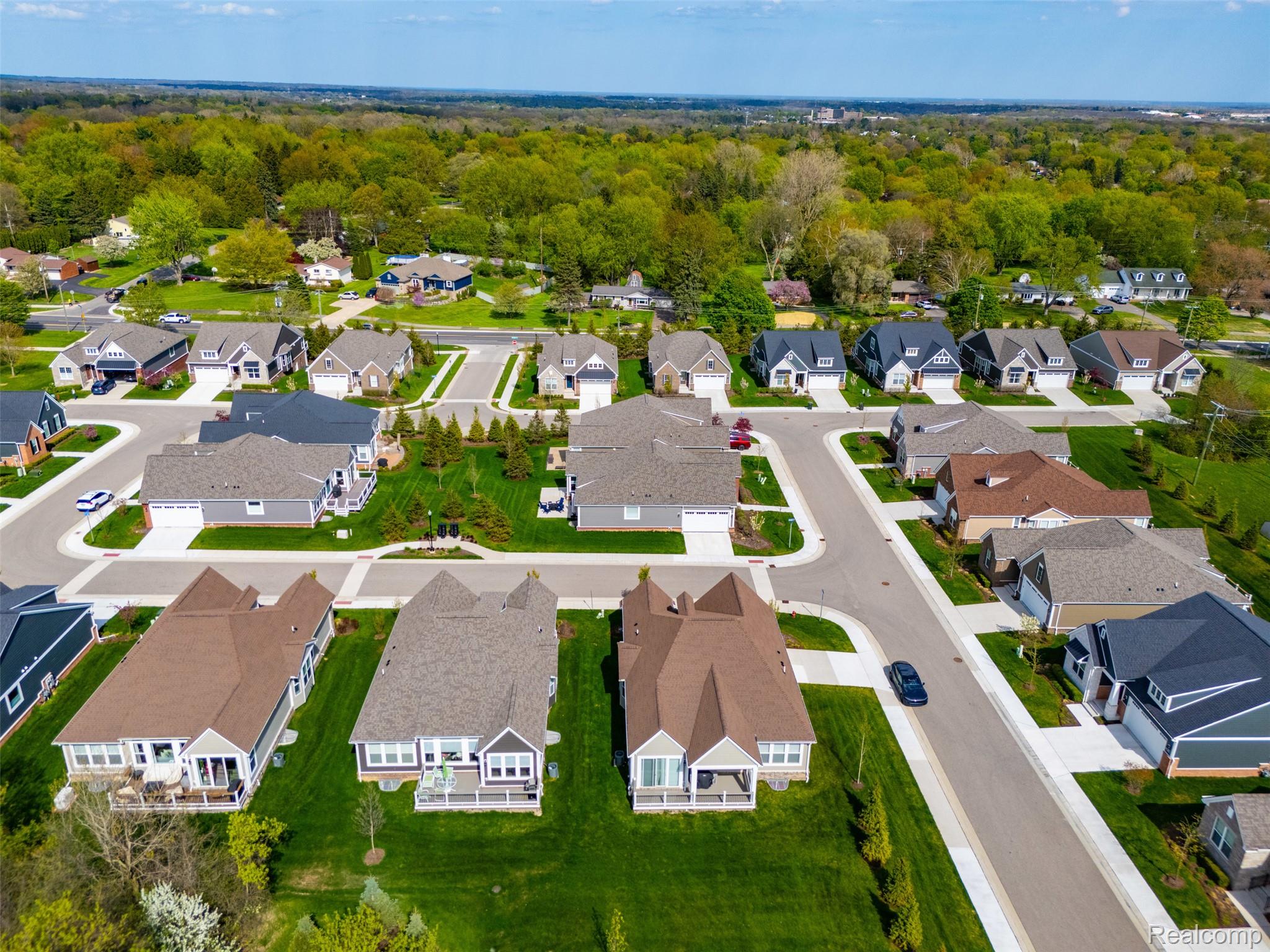 2556 Rosemond Lane Rochester, MI 48309 - Photo 59 of 64 Aerial perspective of suburban area