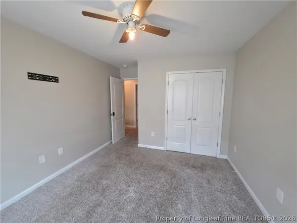 a view of empty room with a ceiling fan