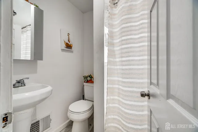 $367,500 | 82 South Ward Street, New Brunswick, NJ 08901