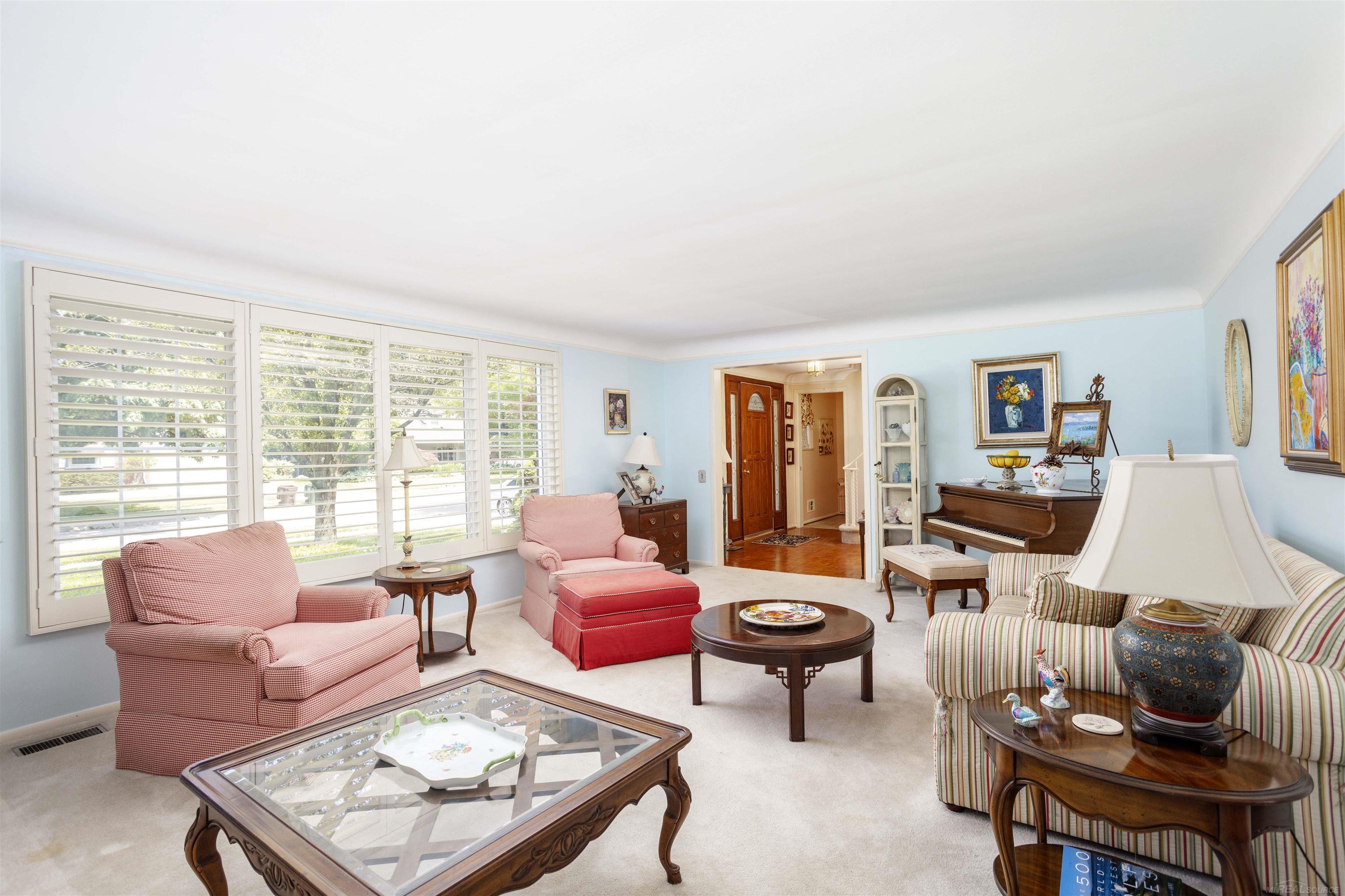 541 Cook Grosse Pointe, MI 48236 - Photo 9 of 53 50114699-8.JPG