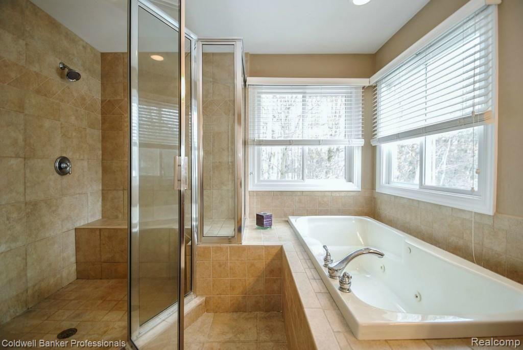 7558 Timber Ridge Court Dexter, MI 48130 - Photo 27 of 50 MLS20_masterbath1.jpg