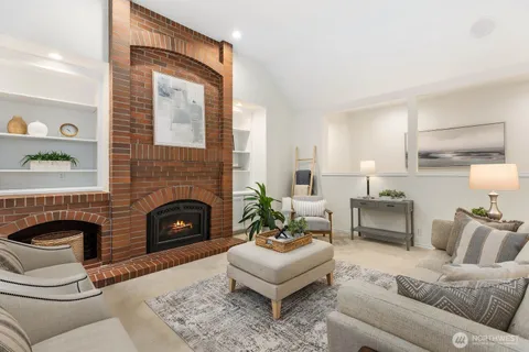 $2,099,950 | 14329 194th Avenue Northeast, Woodinville, WA 98077