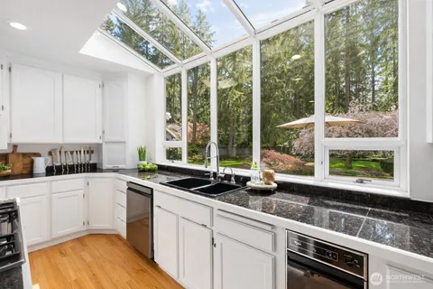 $2,099,950 | 14329 194th Avenue Northeast, Woodinville, WA 98077