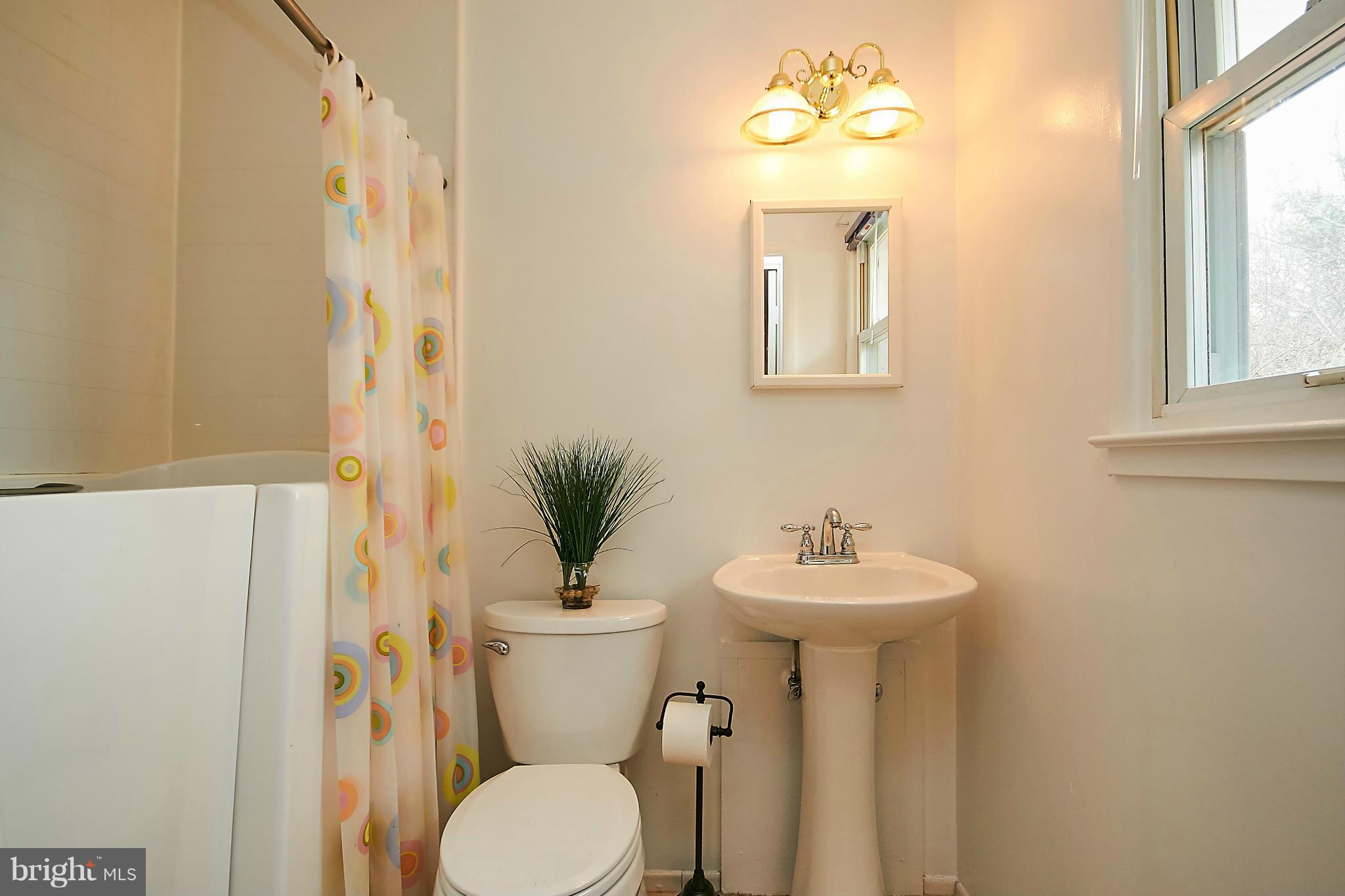 7724 Elgar Street Springfield, VA 22151 - Photo 14 of 30 Bath (Master)