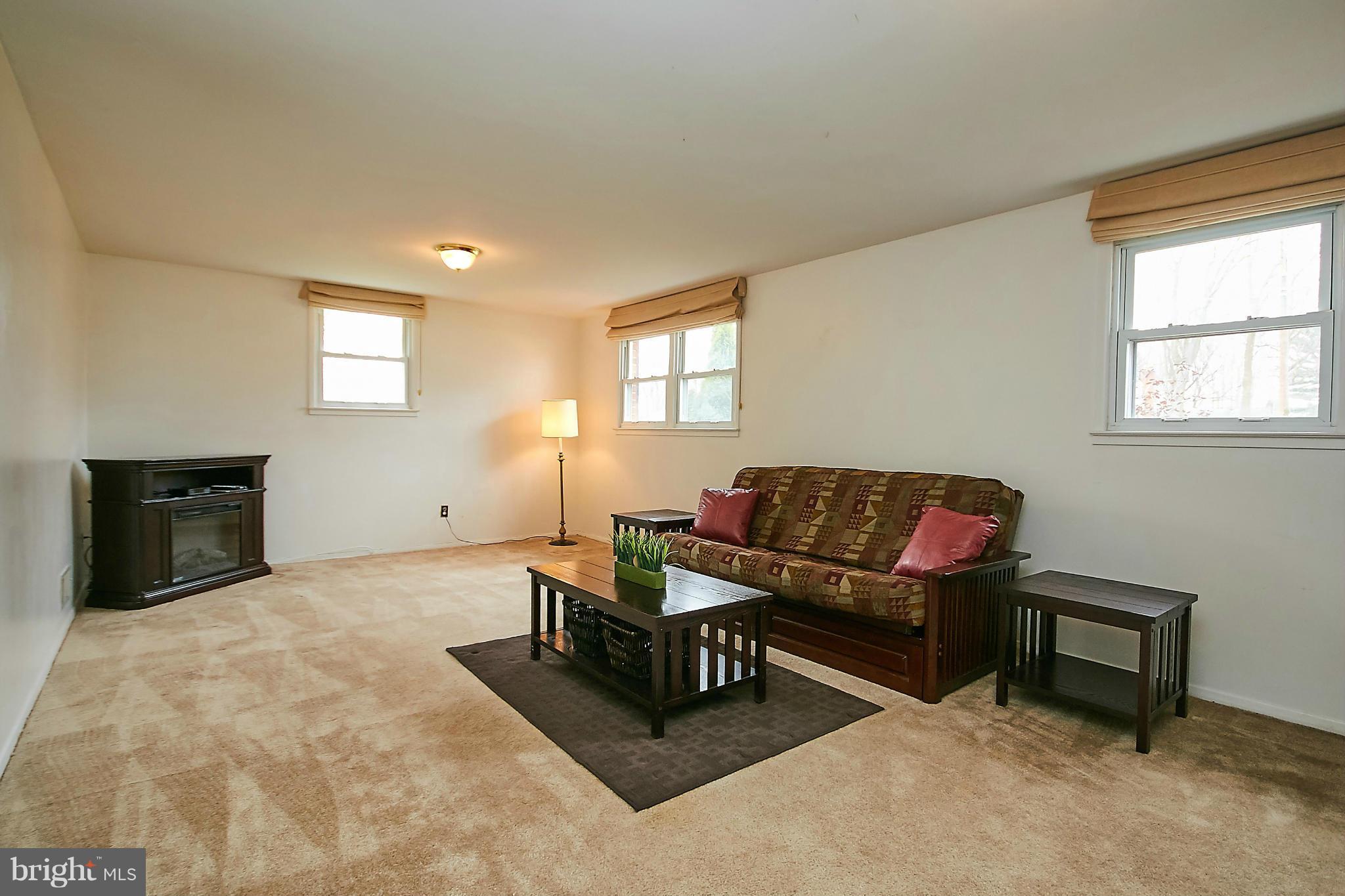 7724 Elgar Street Springfield, VA 22151 - Photo 18 of 30 Family Room