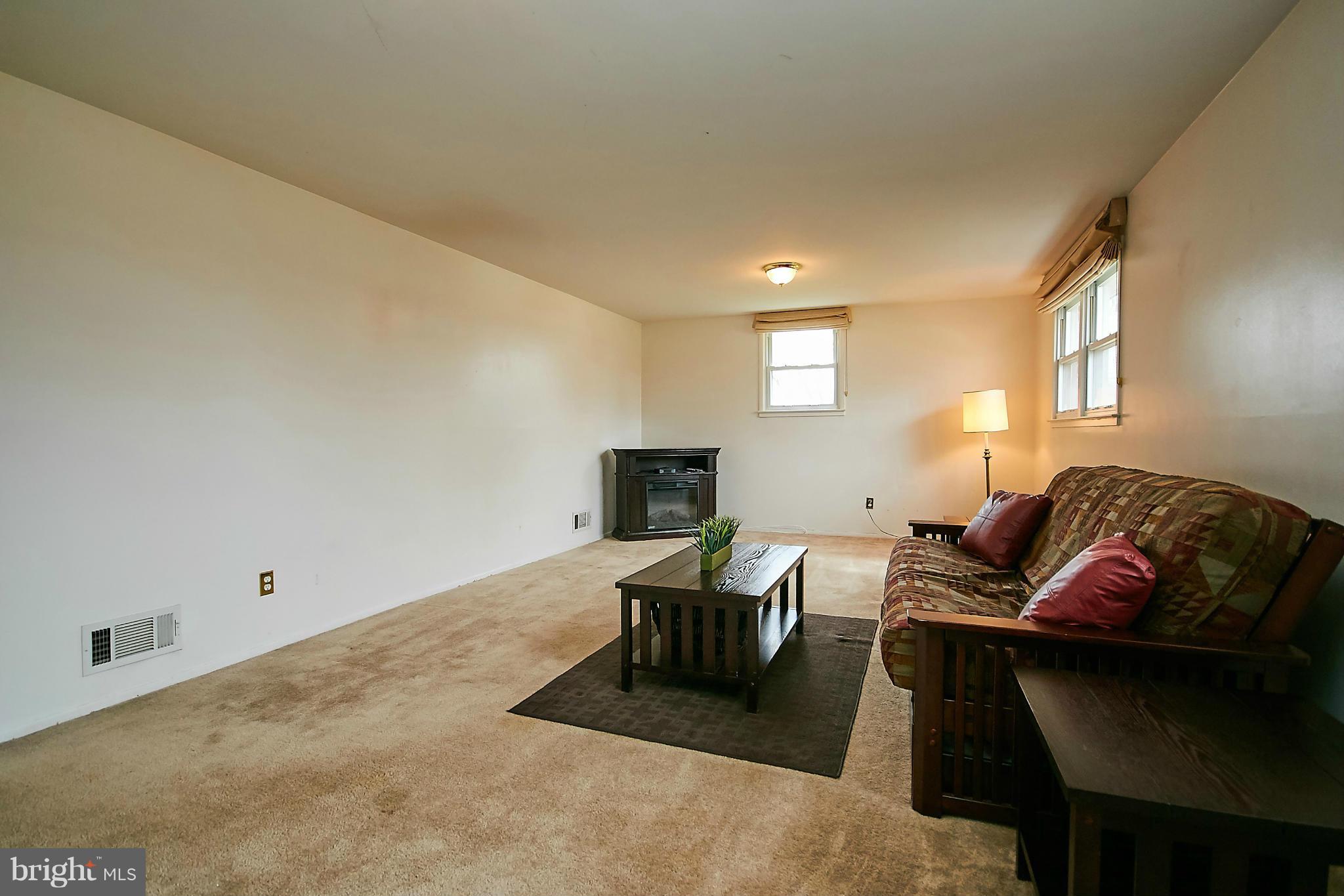 7724 Elgar Street Springfield, VA 22151 - Photo 19 of 30 Family Room
