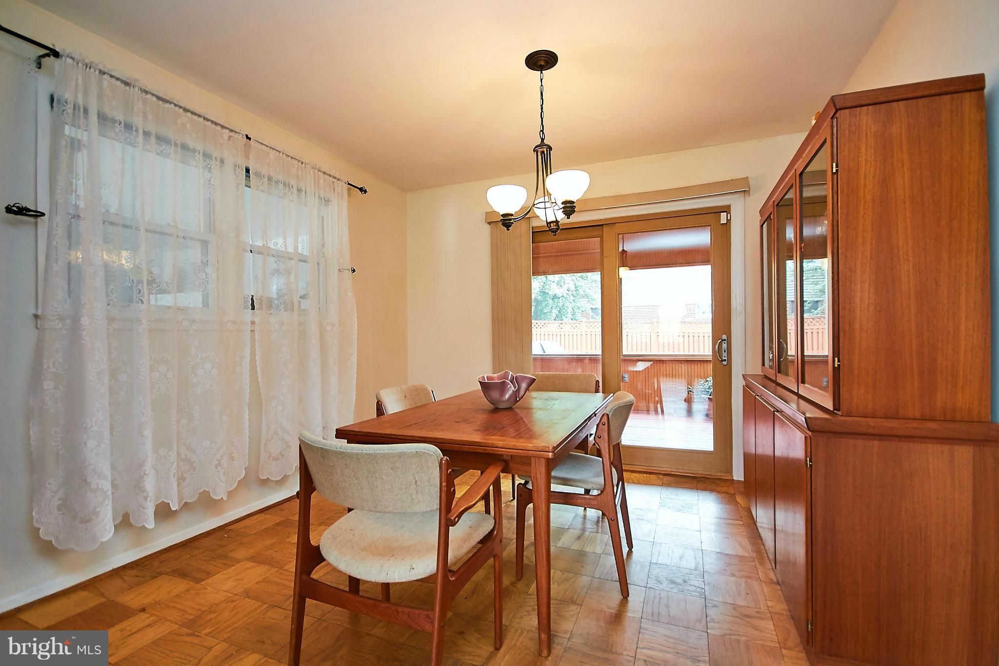 7724 Elgar Street Springfield, VA 22151 - Photo 8 of 30 Dining Room w/Doors to Screened Porch and Deck