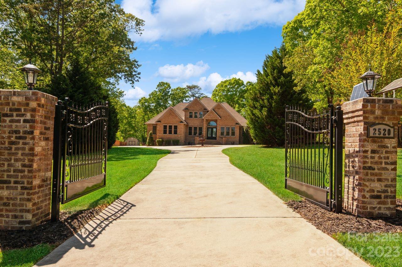 2520 Walker Road Charlotte, NC 28270 - Photo 1 of 40 Gallery Image 1