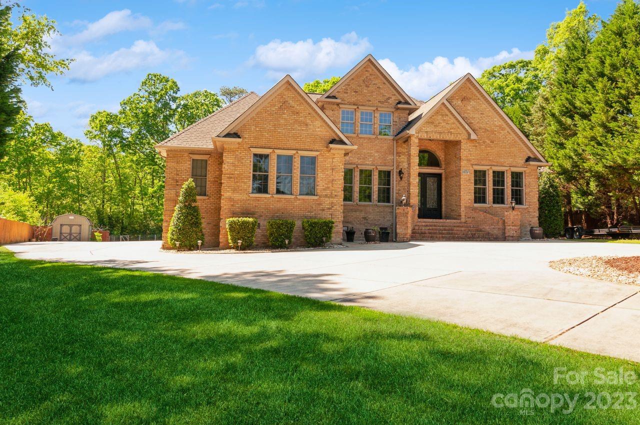 2520 Walker Road Charlotte, NC 28270 - Photo 3 of 40 Gallery Image 3
