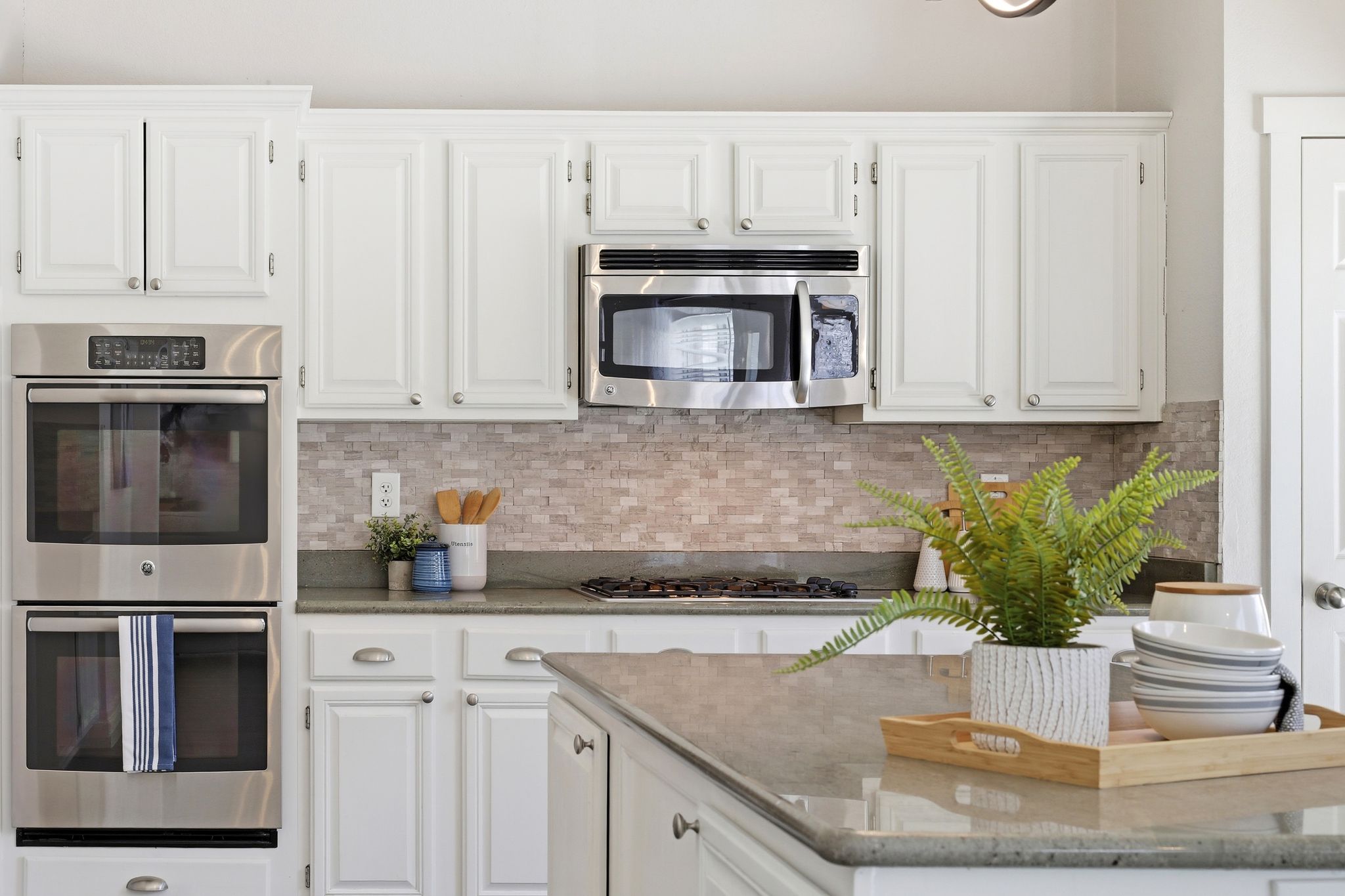 10902 Beacham Court Austin, TX 78739 - Photo 13 of 32