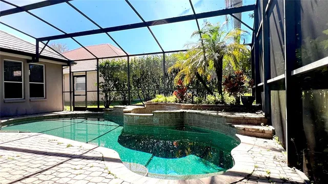 a view of a backyard