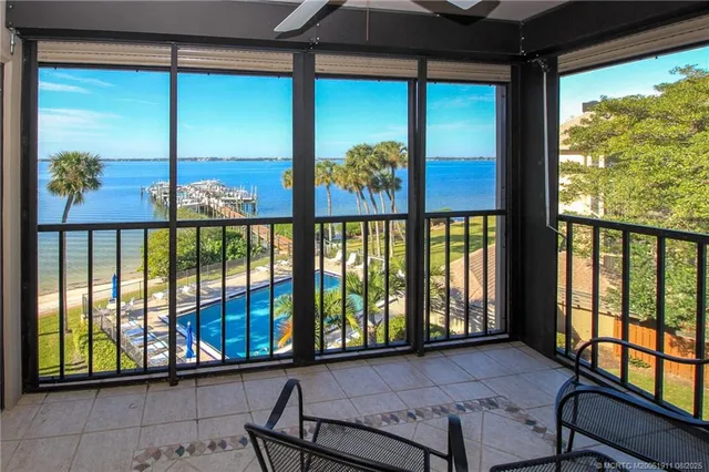 a view of a large window with an outdoor view