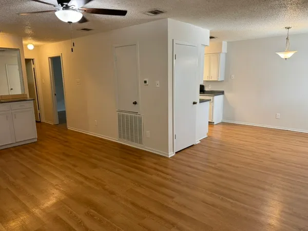 $1,495 | 7000 Oak Meadow Circle, Unit A, Austin, TX 78736