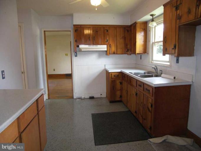 461 Welltown Road Winchester, VA 22603 - Photo 7 of 13 Kitchen