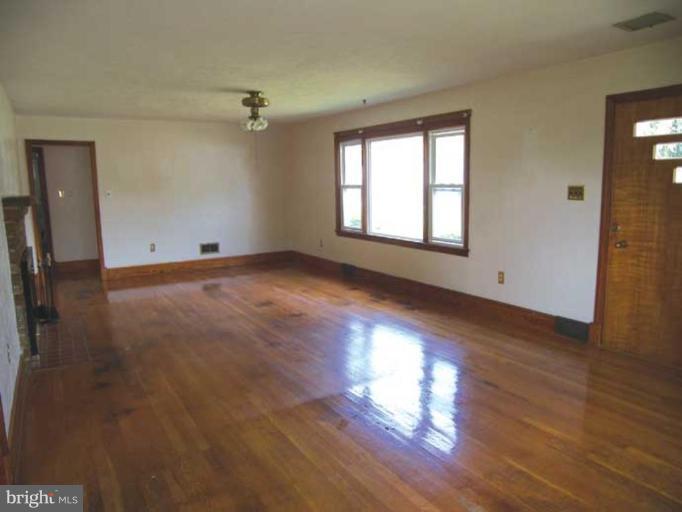 461 Welltown Road Winchester, VA 22603 - Photo 9 of 13 Living Room #2