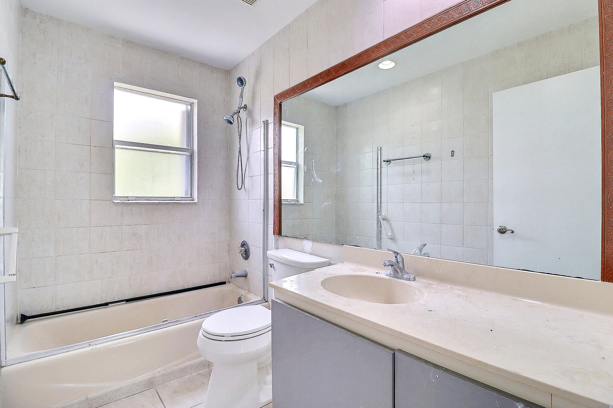 9401 Aegean Drive Boca Raton, FL 33496 - Photo 21 of 27 2nd Bathroom