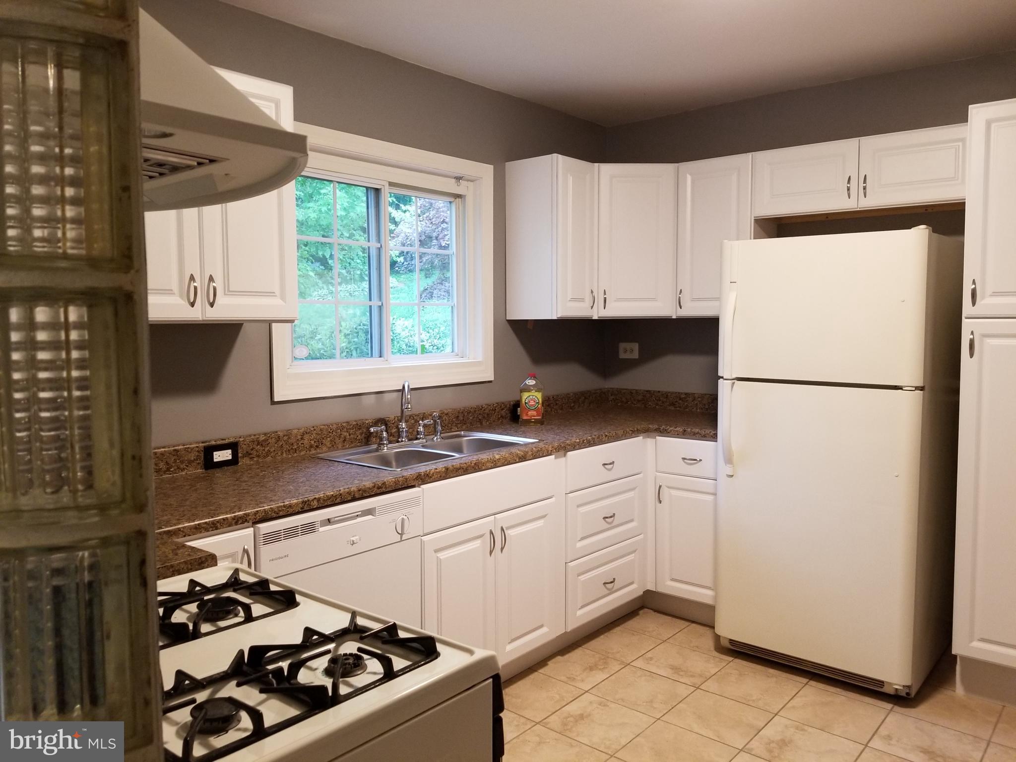 6617 Raven Hill Road Baltimore, MD 21239 - Photo 3 of 16 Kitchen