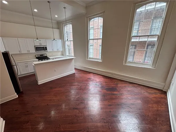 $1,850 | 229 North Peters Street, Unit 202, New Orleans, LA 70130