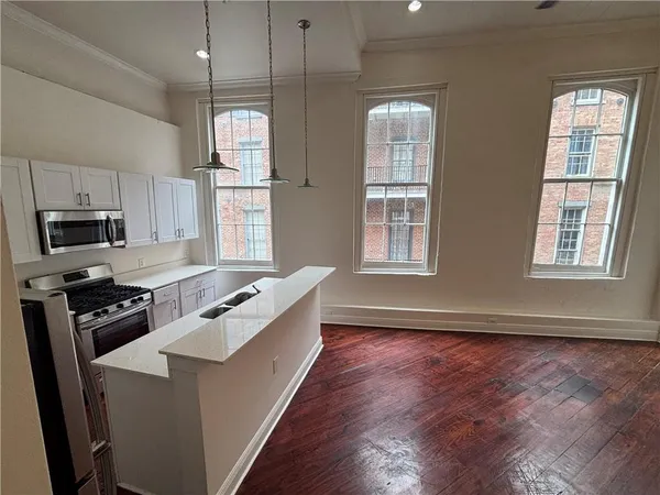 $1,850 | 229 North Peters Street, Unit 202, New Orleans, LA 70130