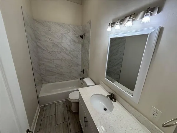 $1,850 | 229 North Peters Street, Unit 202, New Orleans, LA 70130