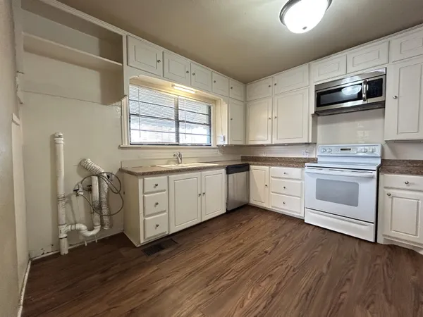 $1,300 | 3323 22nd Street, Lubbock, TX 79410