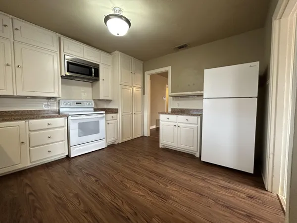 $1,300 | 3323 22nd Street, Lubbock, TX 79410