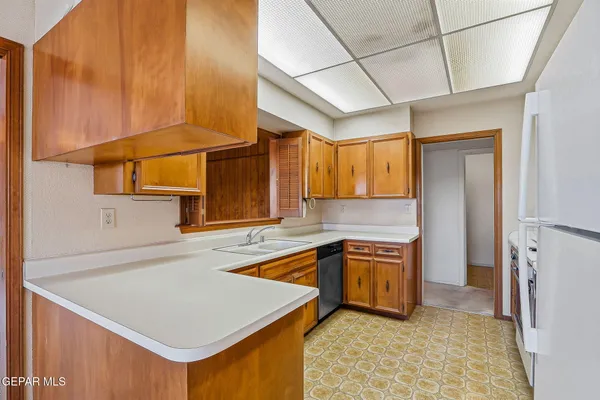 $285,000 | 648 Tepic Drive, El Paso, TX 79912