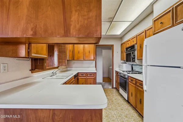 $285,000 | 648 Tepic Drive, El Paso, TX 79912