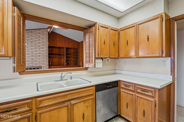 $285,000 | 648 Tepic Drive, El Paso, TX 79912