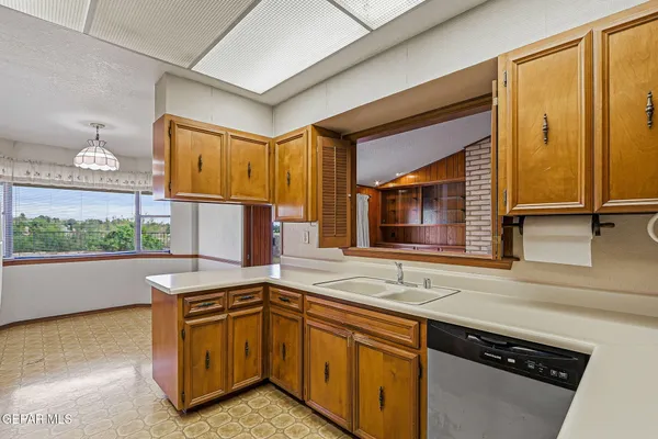 $285,000 | 648 Tepic Drive, El Paso, TX 79912