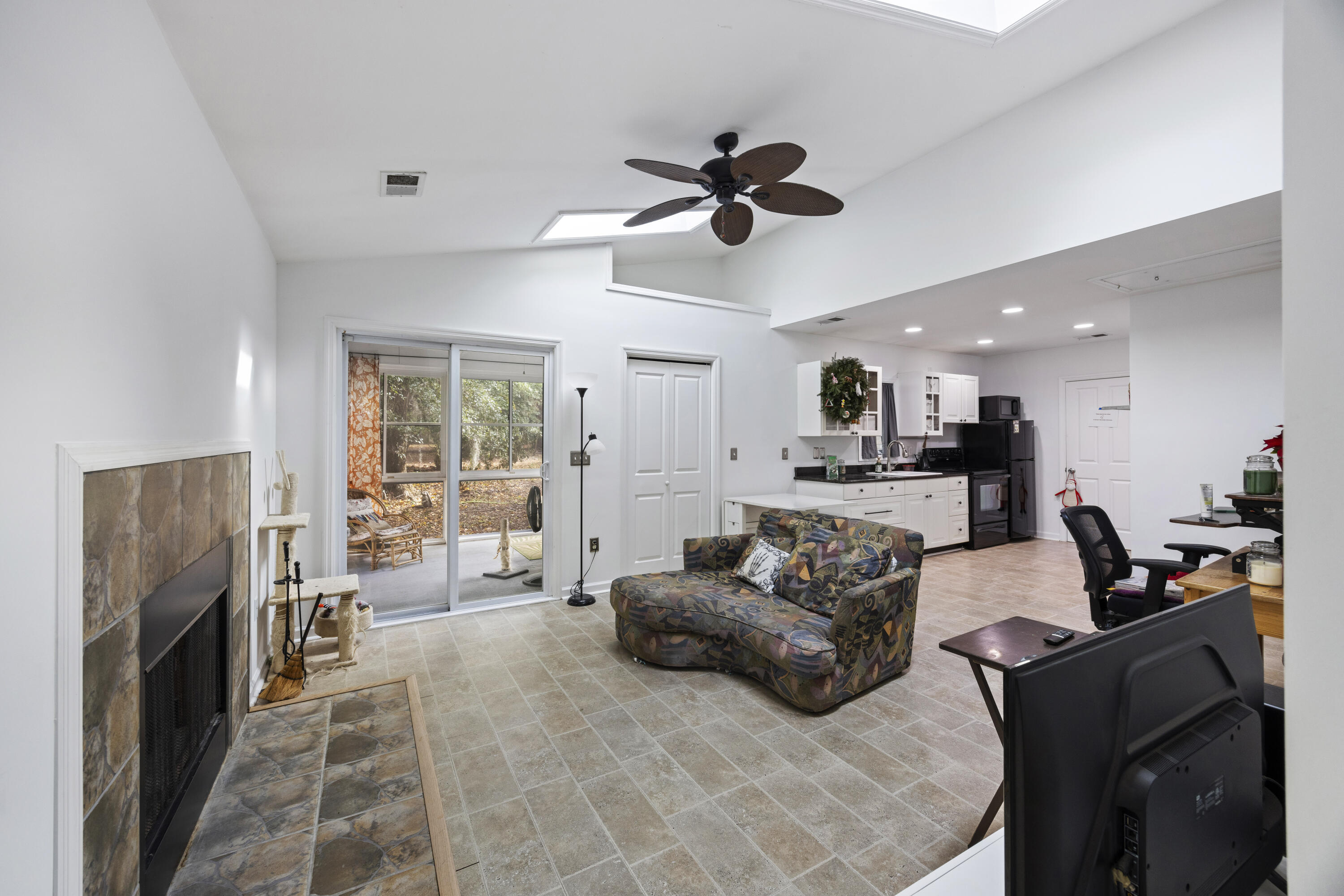 683 Edmonds Drive Charleston, SC 29412 - Photo 23 of 34 243A2184