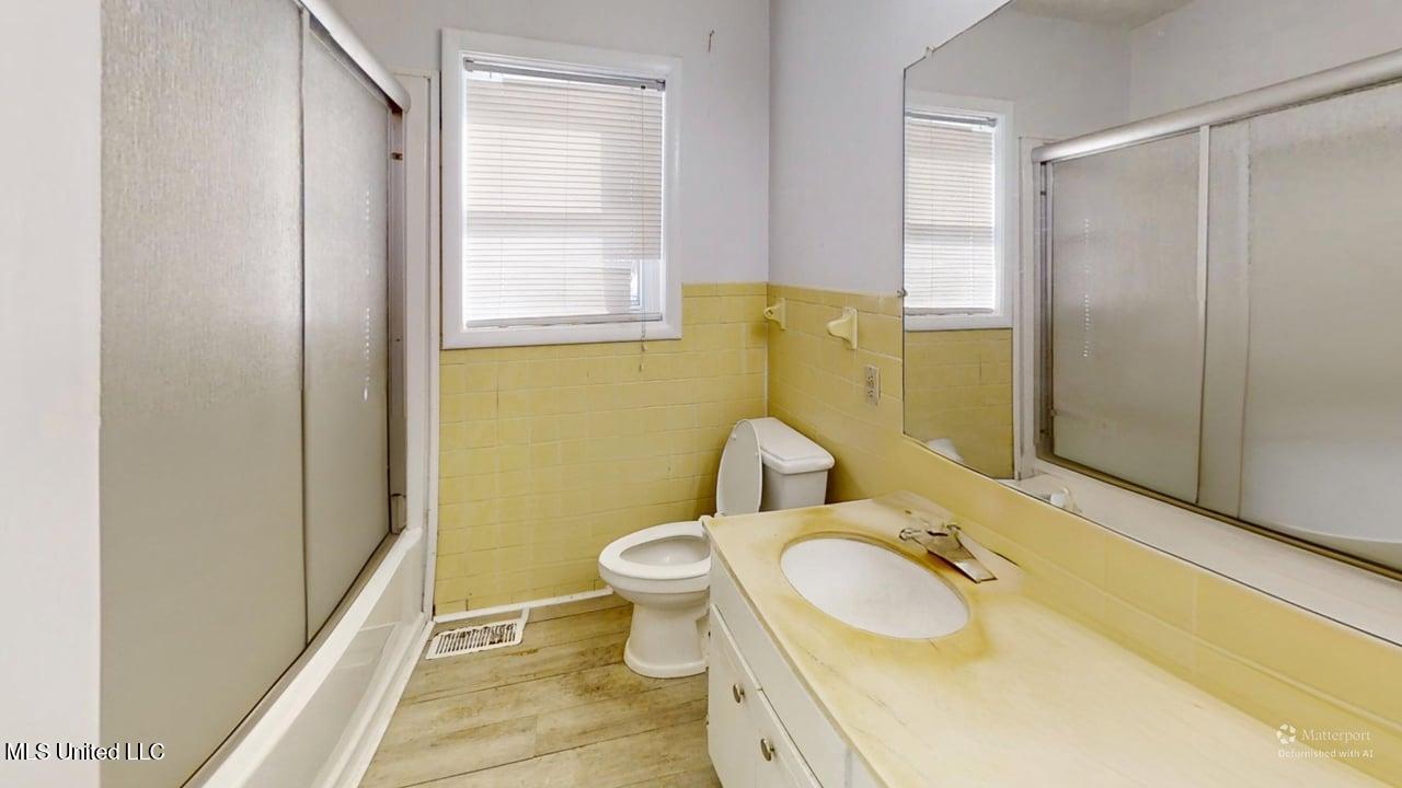 9338 East Broadway Road Olive Branch, MS 38654 - Photo 10 of 14 9338-E-Broadway-Rd-Bathroom-Defurnished