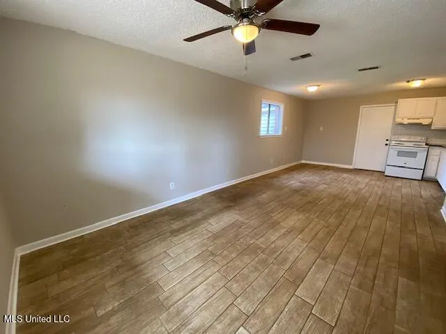 $895 | 3413 Shamrock Court, Unit A2, Gautier, MS 39553