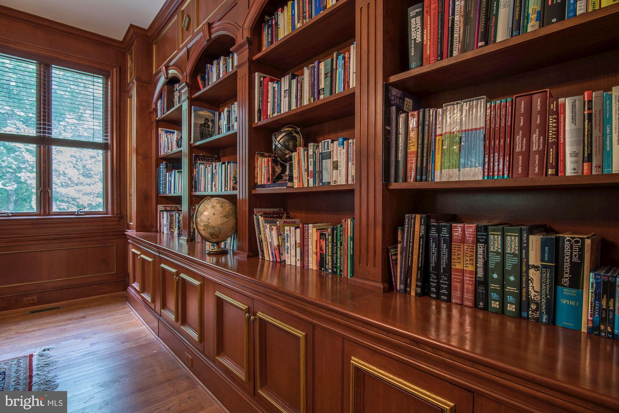 9333 Belle Terre Way Potomac, MD 20854 - Photo 29 of 111 Library/Office