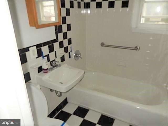 8208 Peach Orchard Road Baltimore, MD 21222 - Photo 13 of 36 Gallery Image 13