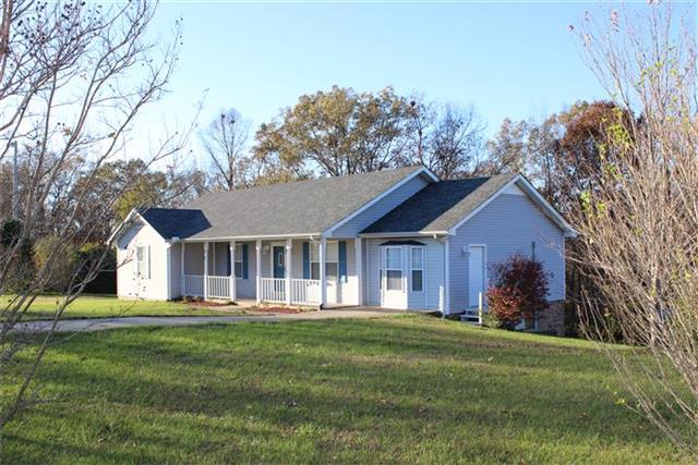 208 Barn Circle Road Big Rock, TN 37023 - Photo 3 of 17 Covered front porch. Open deck