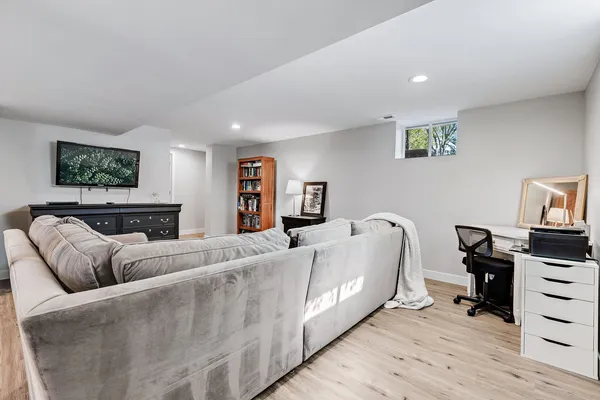 $3,950 | 639 Cumnor Avenue, Barrington, IL 60010