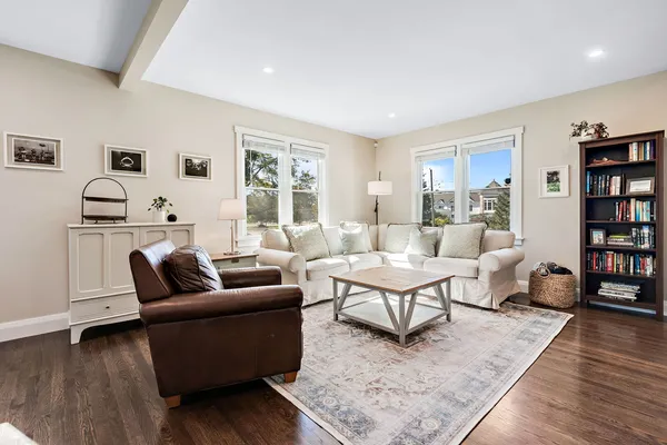 $3,950 | 639 Cumnor Avenue, Barrington, IL 60010