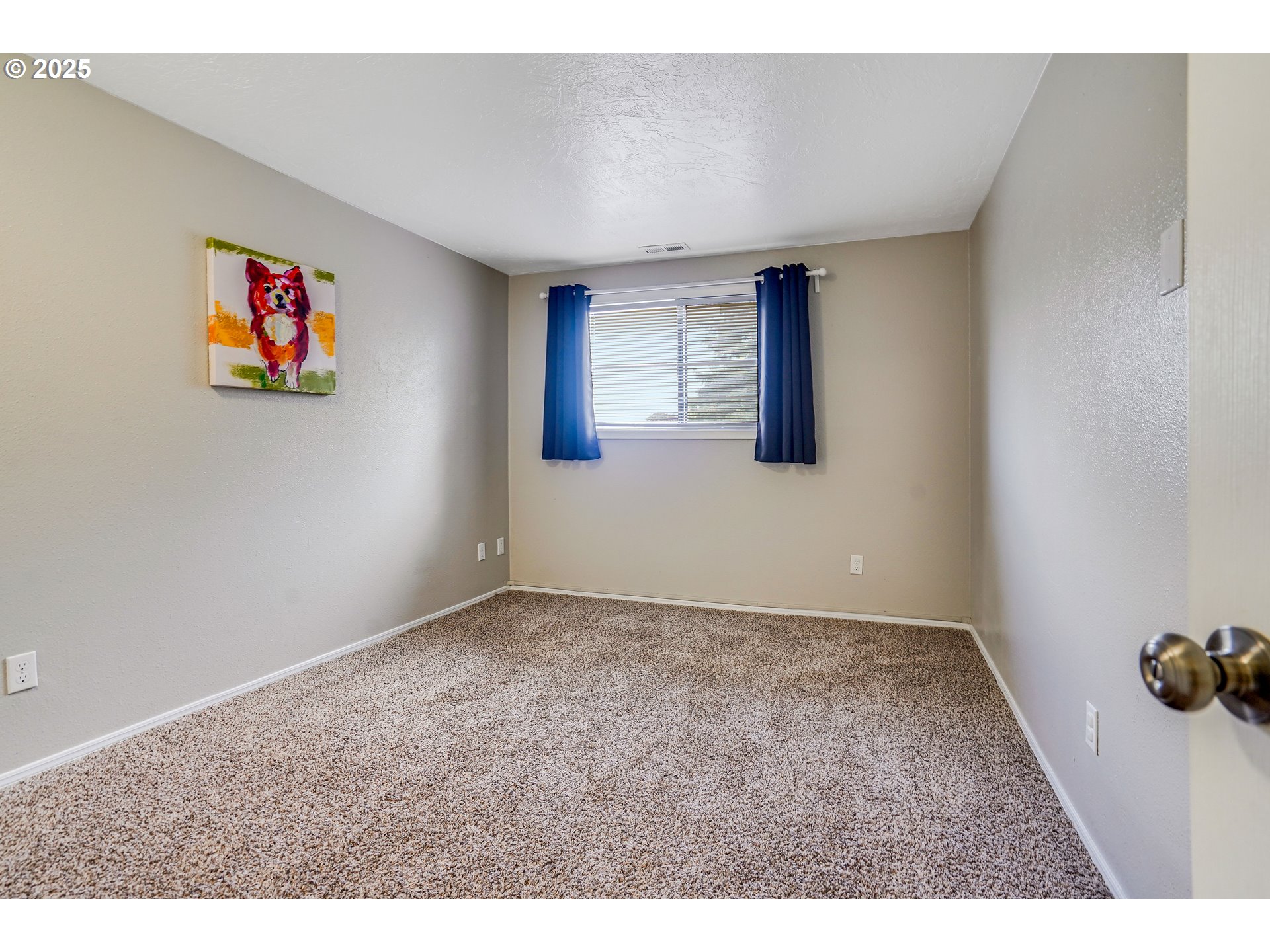 4495 Madrona Way Southeast Albany, OR 97322 - Photo 19 of 29 a view of an empty room with a window