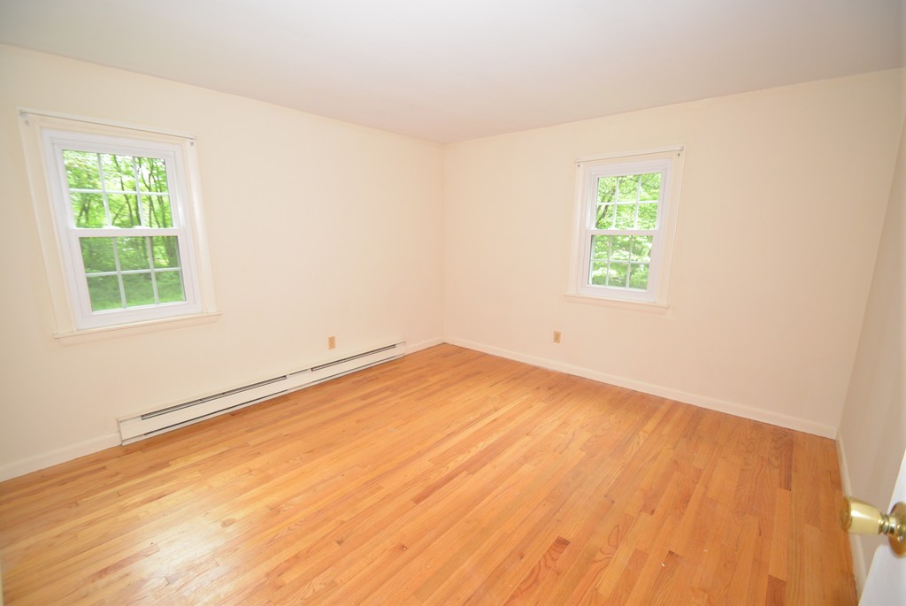 37 Greenwich Road Amherst, MA 01002 - Photo 13 of 19 Gallery Image 13