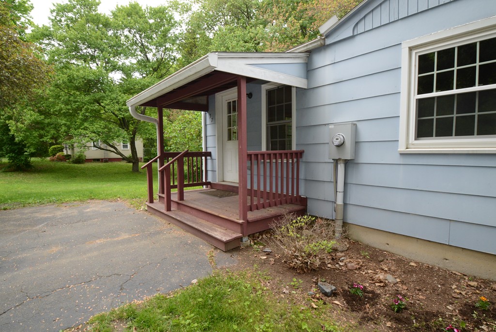 37 Greenwich Road Amherst, MA 01002 - Photo 3 of 19 Gallery Image 3