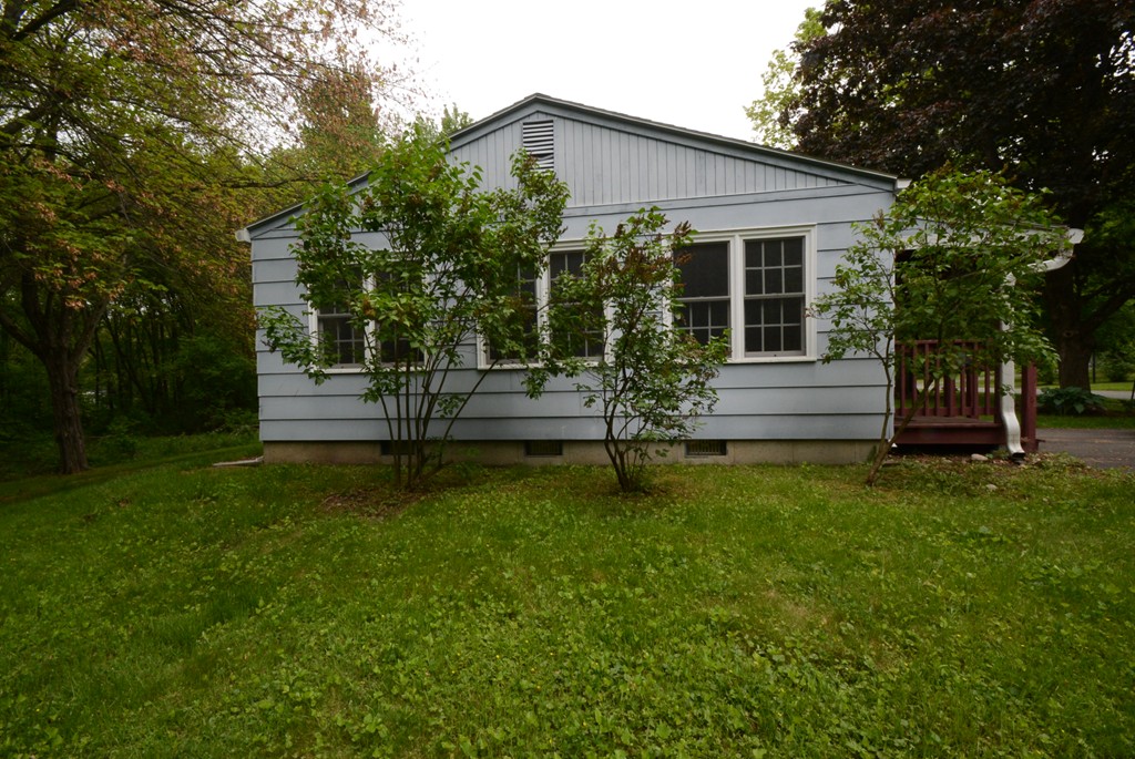 37 Greenwich Road Amherst, MA 01002 - Photo 4 of 19 Gallery Image 4