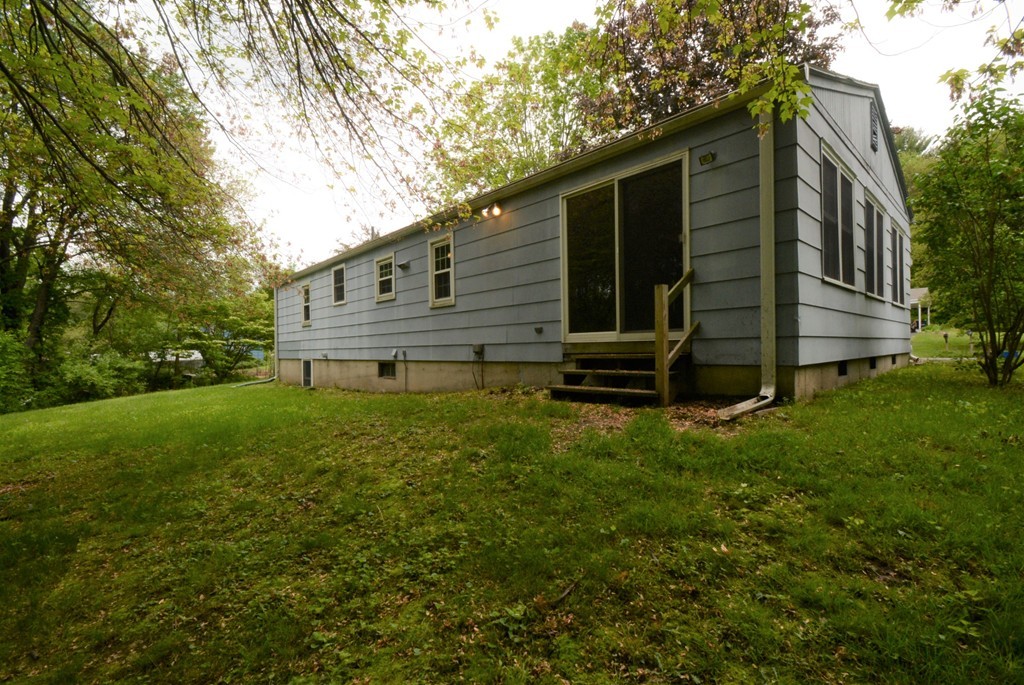 37 Greenwich Road Amherst, MA 01002 - Photo 5 of 19 Gallery Image 5