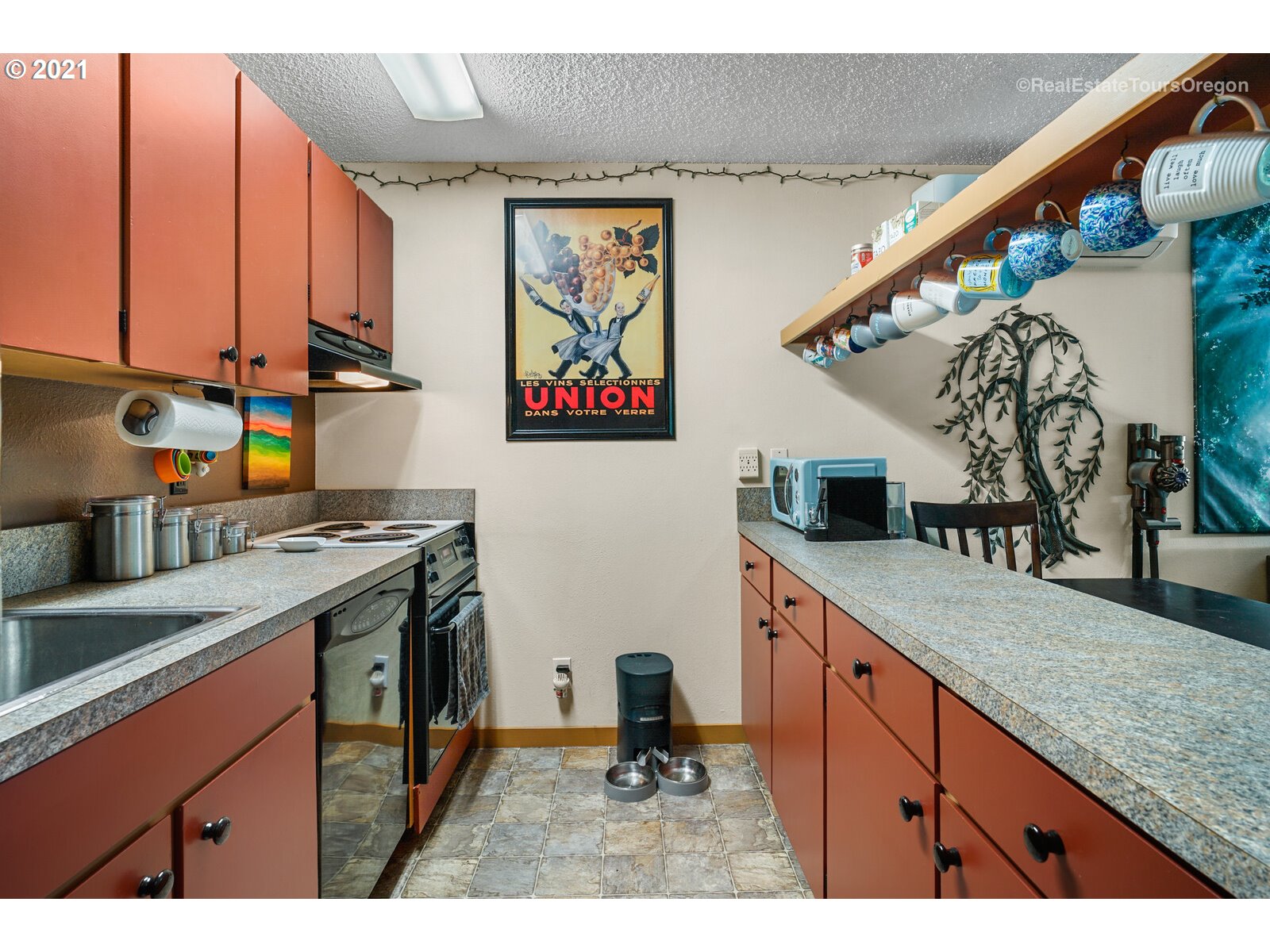 100 Kerr Parkway, Unit 19 Lake Oswego, OR 97035 - Photo 17 of 32 a kitchen with a sink a stove and cabinets