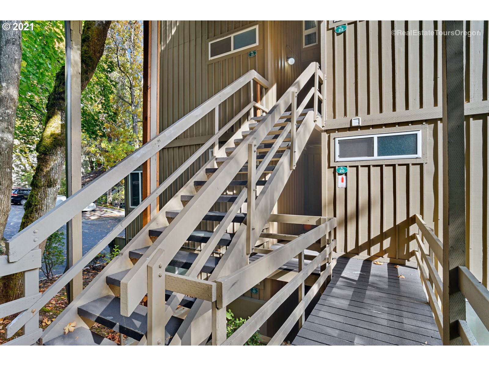 100 Kerr Parkway, Unit 19 Lake Oswego, OR 97035 - Photo 6 of 32 a view of entryway with wooden floor