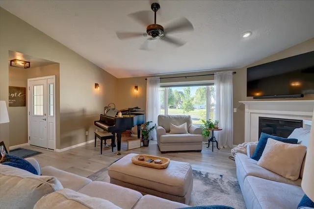 $374,900 | 652 East Countryside Drive, Evansville, WI 53536