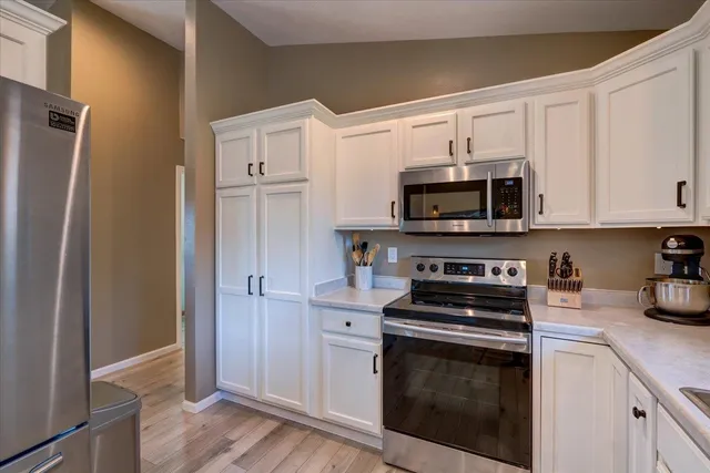 $374,900 | 652 East Countryside Drive, Evansville, WI 53536