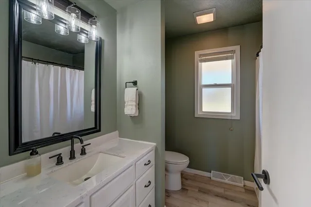 $374,900 | 652 East Countryside Drive, Evansville, WI 53536