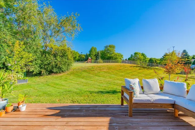 $374,900 | 652 East Countryside Drive, Evansville, WI 53536