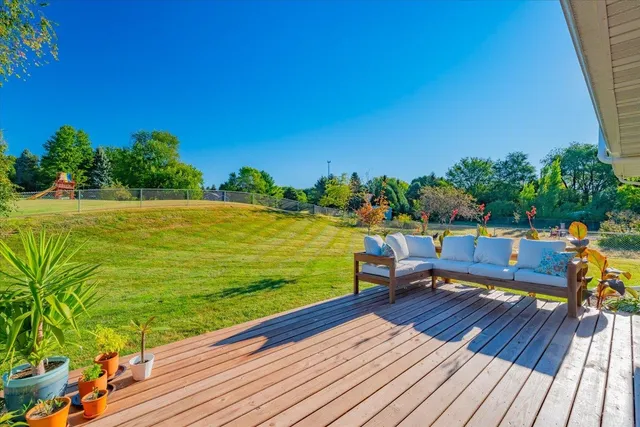 $374,900 | 652 East Countryside Drive, Evansville, WI 53536